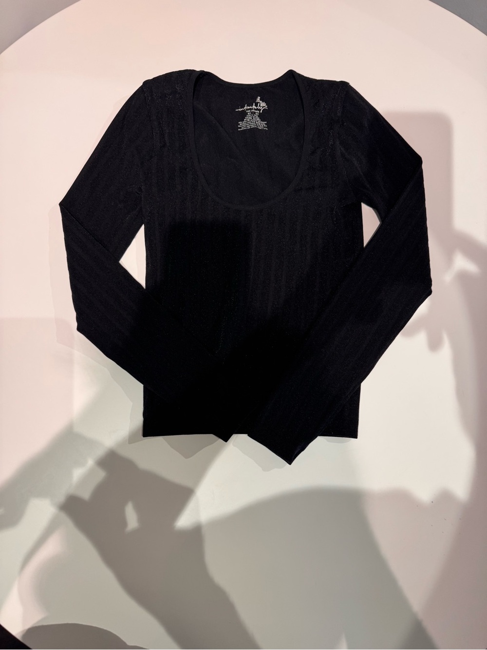 Women’s Black Scoop Neck Long-Sleeve Ribbed Top